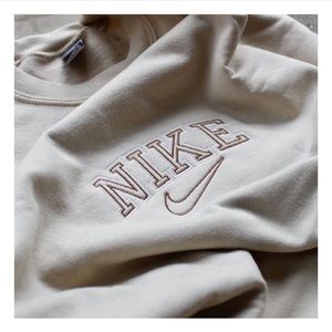 embroidered cream nike crewneck ❤️